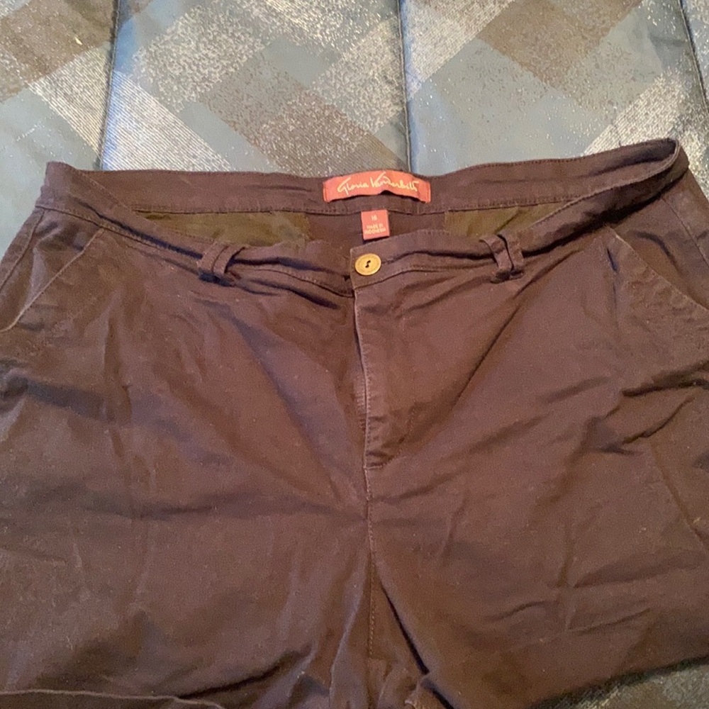 Gloria Vanderbilt navy cotton shorts.